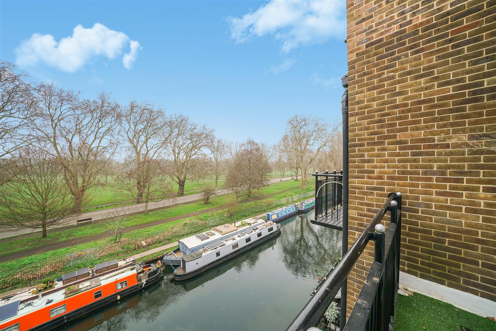 1 bed property in Empire Wharf, Victoria Park